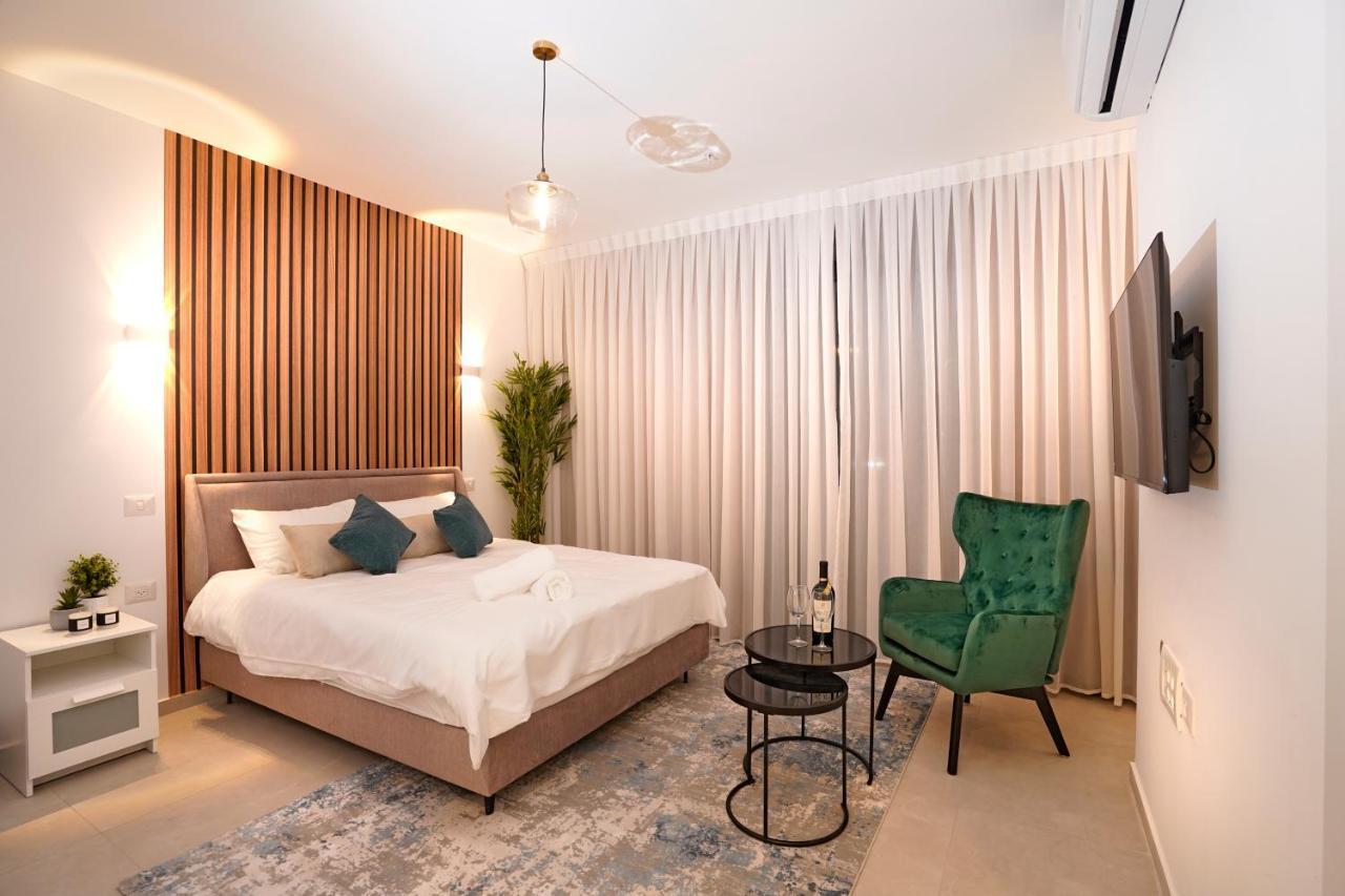 Hi-Yam Seaview Apartments & Suites - יש ממ"ד Bat Yam Exterior foto
