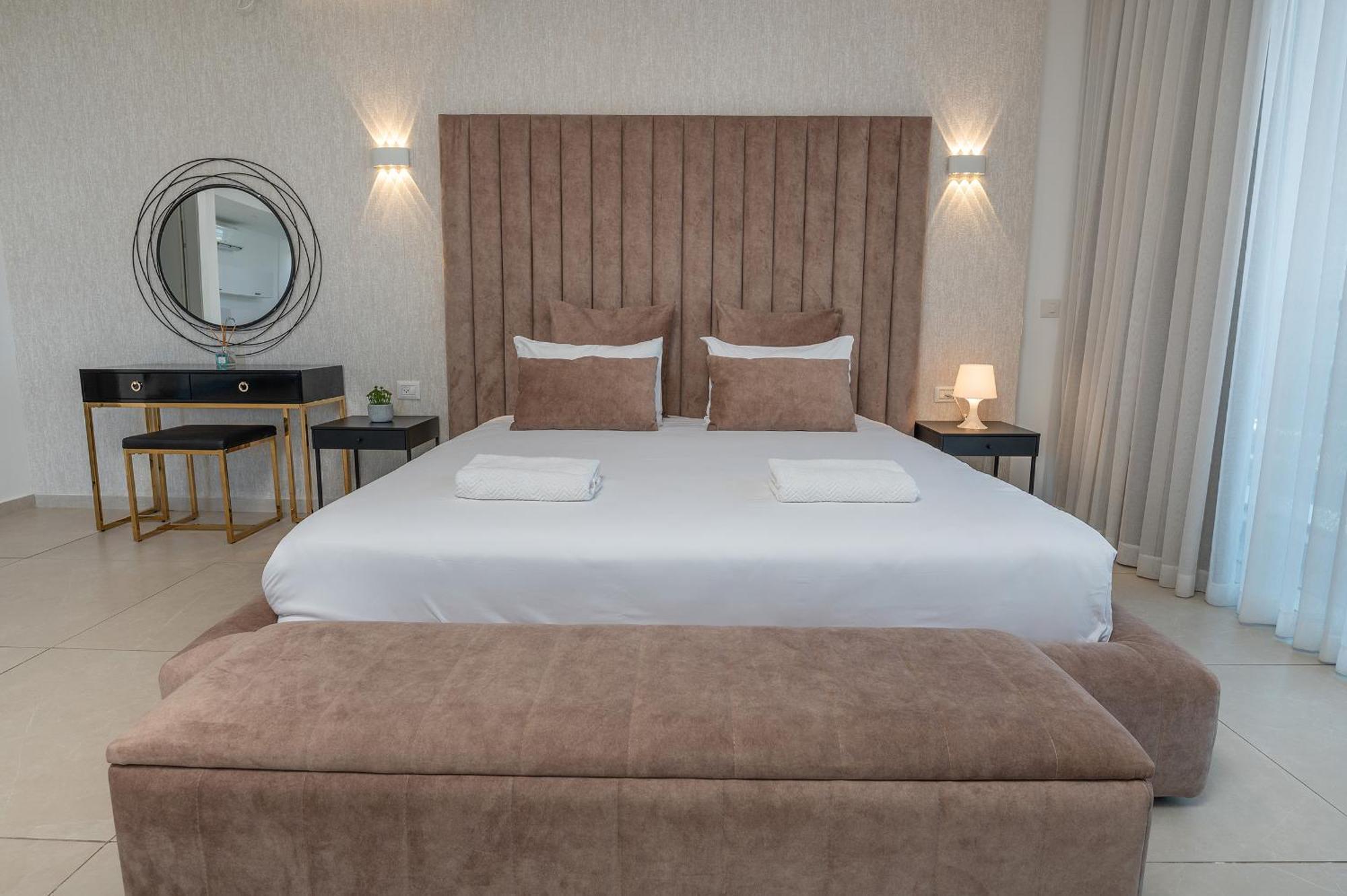 Hi-Yam Seaview Apartments & Suites - יש ממ"ד Bat Yam Cameră foto