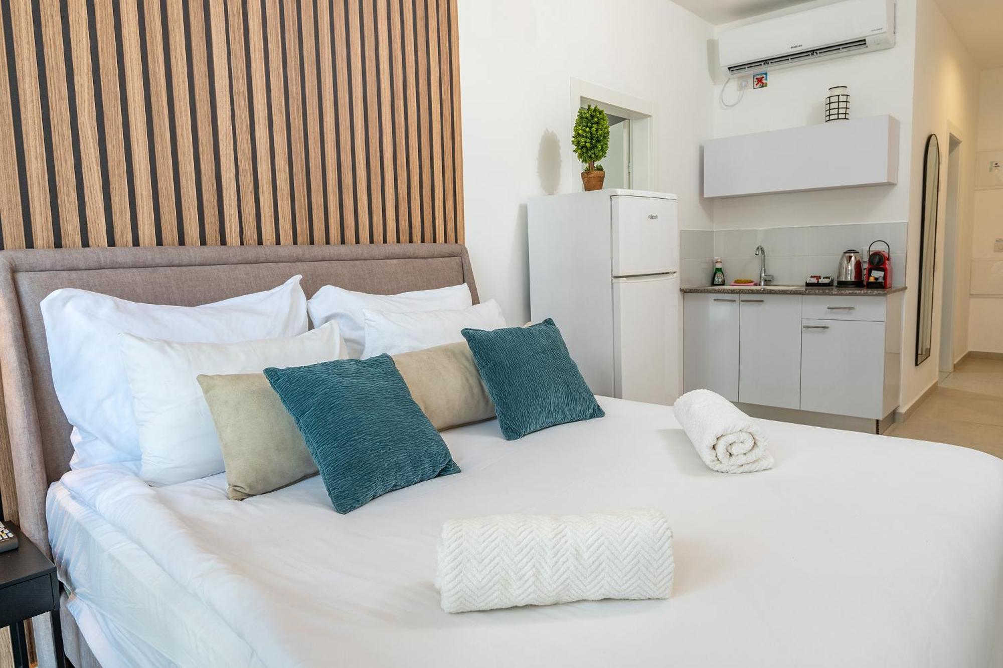 Hi-Yam Seaview Apartments & Suites - יש ממ"ד Bat Yam Cameră foto