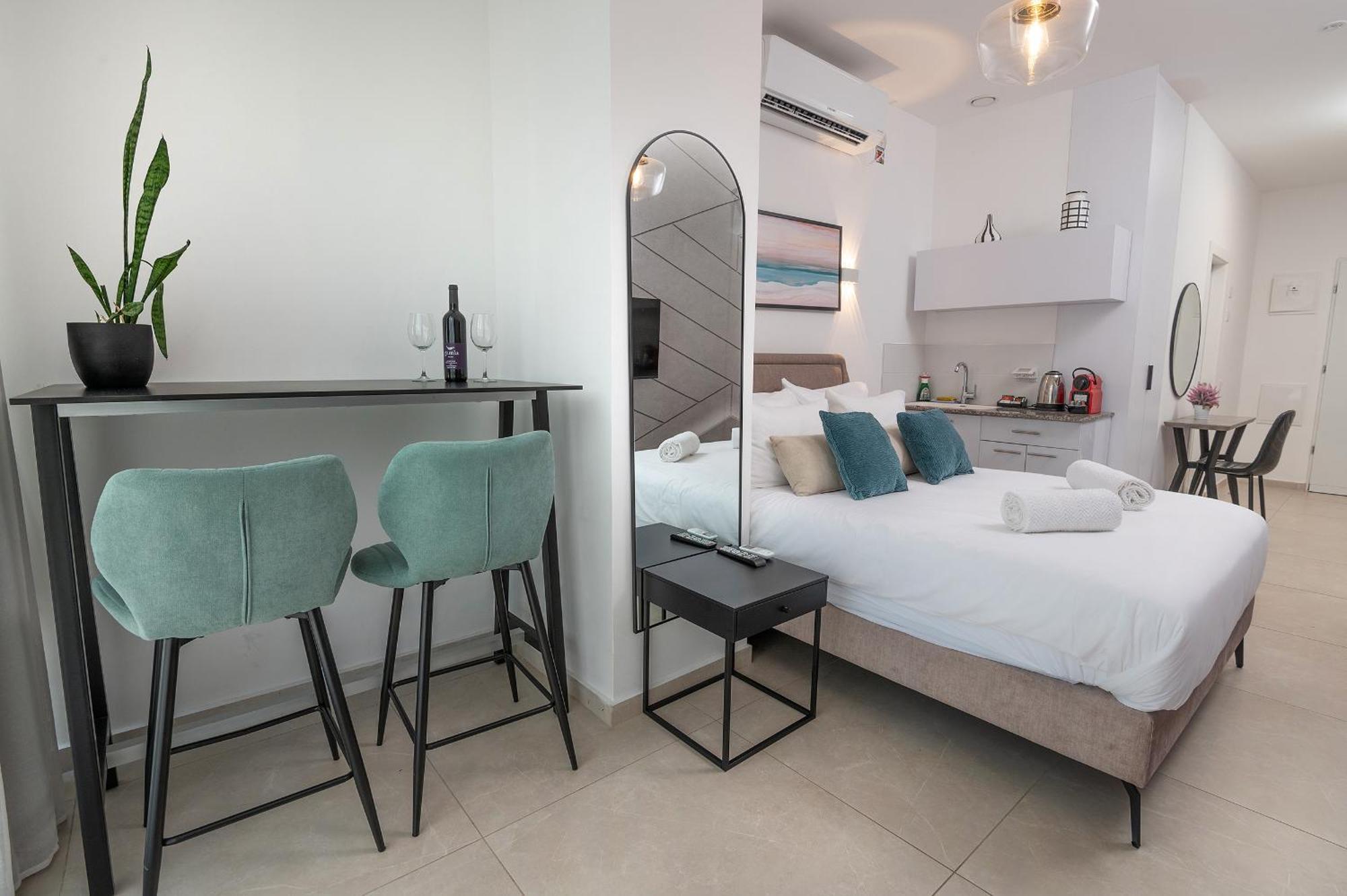 Hi-Yam Seaview Apartments & Suites - יש ממ"ד Bat Yam Cameră foto