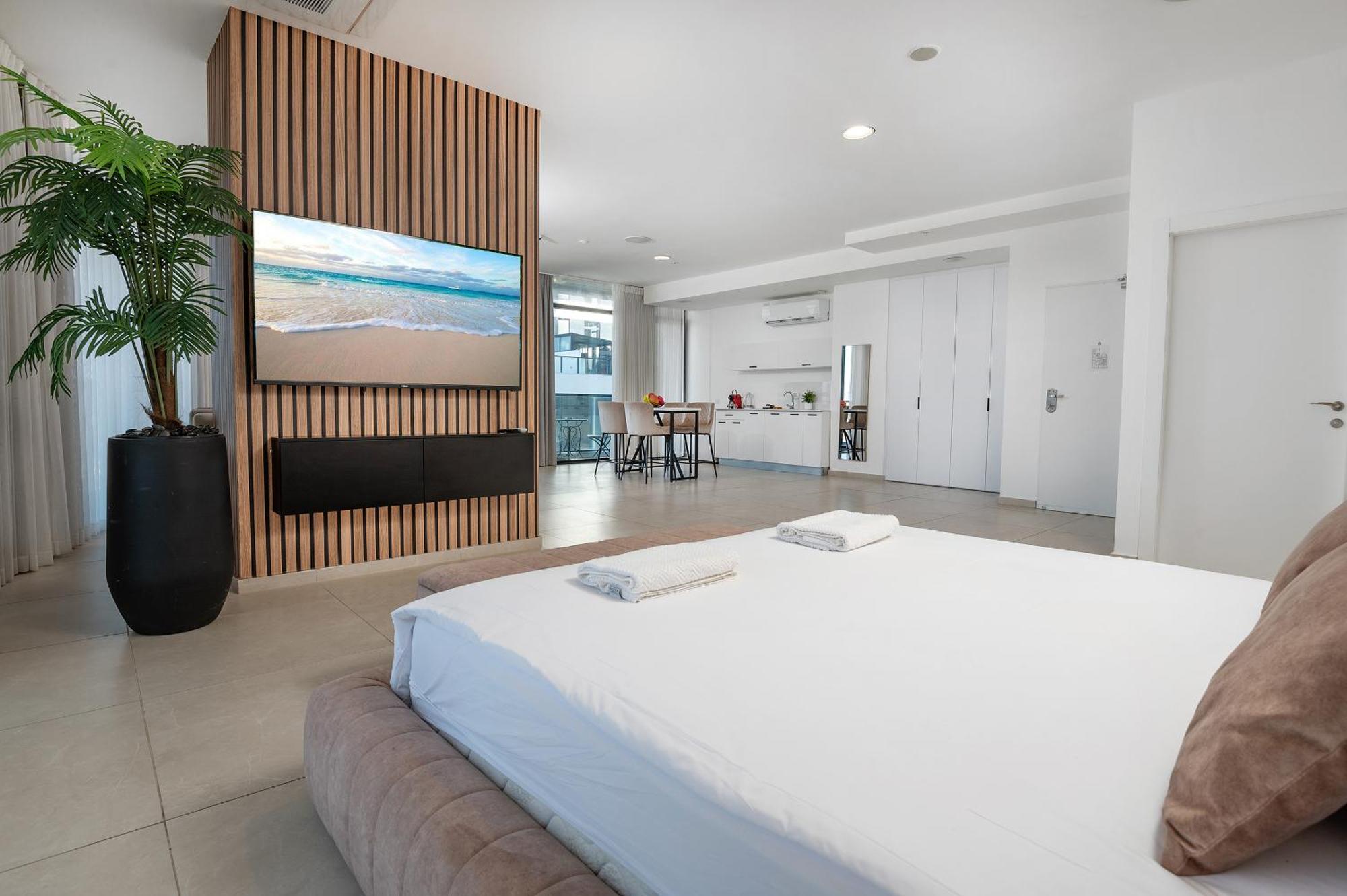Hi-Yam Seaview Apartments & Suites - יש ממ"ד Bat Yam Cameră foto