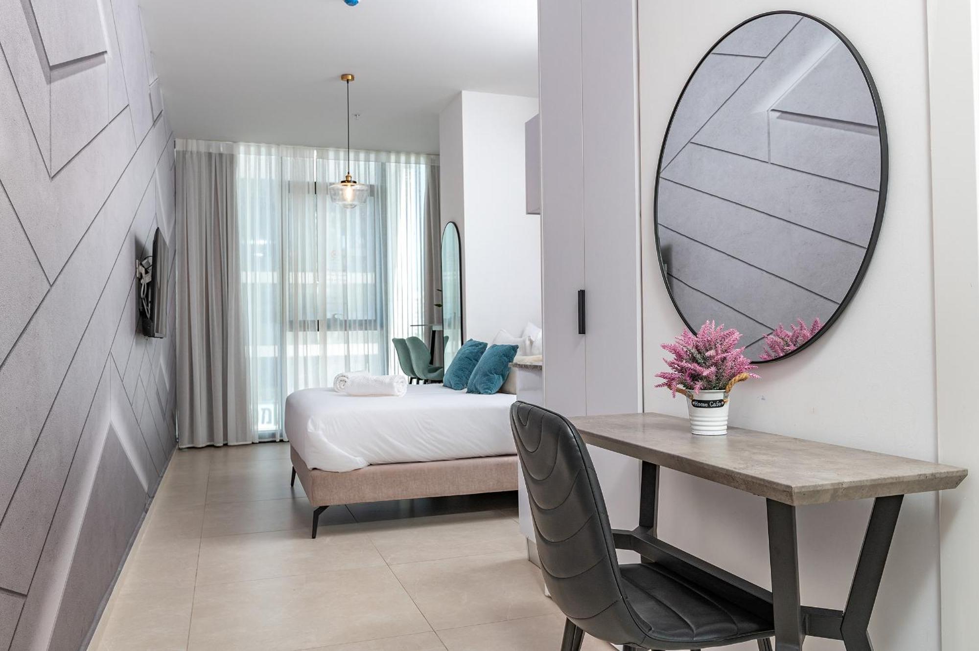 Hi-Yam Seaview Apartments & Suites - יש ממ"ד Bat Yam Cameră foto