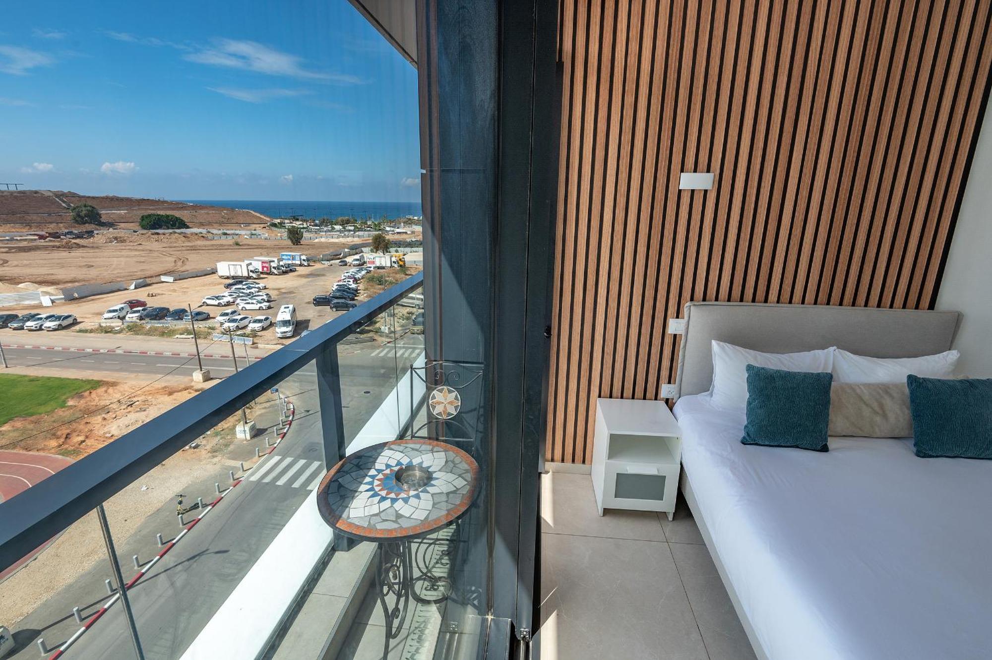Hi-Yam Seaview Apartments & Suites - יש ממ"ד Bat Yam Cameră foto